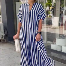 Laden Sie das Bild in den Galerie-Viewer, Gestreiftes Kurzarmkleid mit Seitenschlitz