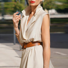 Laden Sie das Bild in den Galerie-Viewer, Ärmelloses tiefes V langes Kleid