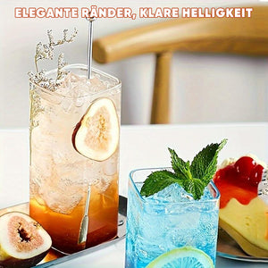 Stilvoller quadratischer Trinkbecher aus Glas mit Deckel und Strohhalm