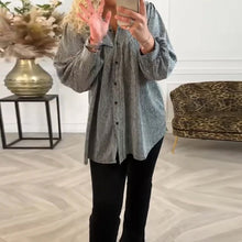 Laden Sie das Bild in den Galerie-Viewer, Einfarbiges Button-Down-Hemd mit Revers