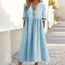 Laden Sie das Bild in den Galerie-Viewer, Taillenbetontes Spitzenkleid mit V-Ausschnitt