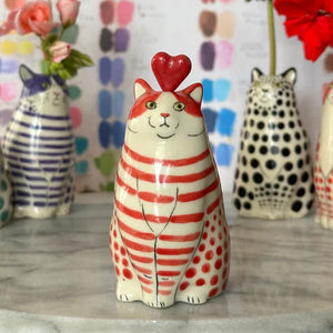 Gepunktete Katzenvase