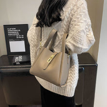 Laden Sie das Bild in den Galerie-Viewer, Ledereimer-Tasche