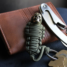Laden Sie das Bild in den Galerie-Viewer, Paracord Mumie Messing Totenkopf Schlüsselanhänger