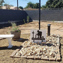 Laden Sie das Bild in den Galerie-Viewer, Gedenkstätte Soldier&#39;s Dekoration im Freien