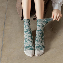 Laden Sie das Bild in den Galerie-Viewer, Vintage bestickte florale Damensocken