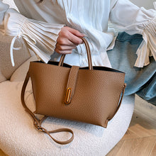 Laden Sie das Bild in den Galerie-Viewer, Elegante und geräumige Tote Bag