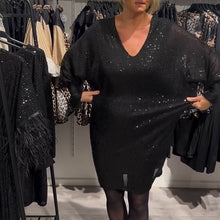 Laden Sie das Bild in den Galerie-Viewer, Etuikleid mit V-Ausschnitt, Fledermausärmeln und Pailletten