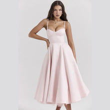 Laden Sie das Bild in den Galerie-Viewer, Kleid mit weitem Saum und Hosenträgern