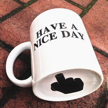 Laden Sie das Bild in den Galerie-Viewer, Lustige Mittelfinger-Tasse „Have a Nice Day“