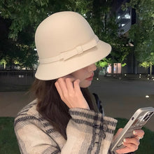 Laden Sie das Bild in den Galerie-Viewer, Fischerhut im Hepburn-Stil