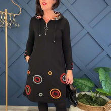 Laden Sie das Bild in den Galerie-Viewer, Freizeitkleid mit Kreis-Print, Reißverschluss und Kapuze