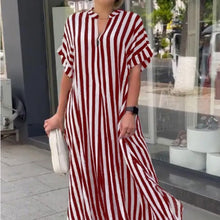 Laden Sie das Bild in den Galerie-Viewer, Gestreiftes Kurzarmkleid mit Seitenschlitz