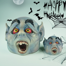 Laden Sie das Bild in den Galerie-Viewer, Horror-Kopf-Ornament aus Harz