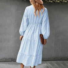 Laden Sie das Bild in den Galerie-Viewer, Langärmeliges Kleid mit Streifendruck