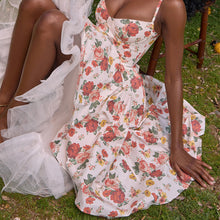 Laden Sie das Bild in den Galerie-Viewer, Kleid mit weitem Saum und Hosenträgern