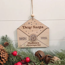 Laden Sie das Bild in den Galerie-Viewer, Anhänger aus Holz mit Weihnachtsumschlag