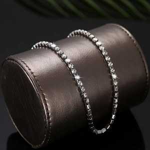 Schlichte elegante Diamantkette
