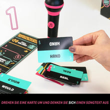 Laden Sie das Bild in den Galerie-Viewer, Schnapp dir das Mikrofon – das Partyspiel für Leute, die nicht singen können!