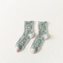 Laden Sie das Bild in den Galerie-Viewer, Vintage bestickte florale Damensocken
