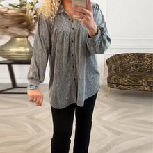 Laden Sie das Bild in den Galerie-Viewer, Einfarbiges Button-Down-Hemd mit Revers