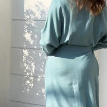 Laden Sie das Bild in den Galerie-Viewer, Einfarbiges Langarmkleid mit Revers