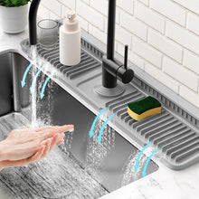 Laden Sie das Bild in den Galerie-Viewer, Abgewinkelte Spritzschutz-Matte für den Wasserhahn