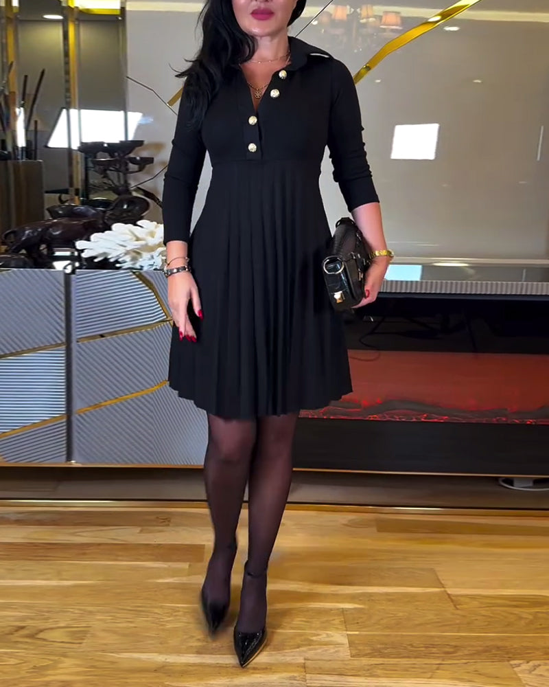 Einfarbiges, schmales Kleid mit Reversknopf