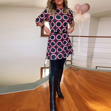 Laden Sie das Bild in den Galerie-Viewer, Lässiges Kleid mit Rundhalsausschnitt und Kreis-Print