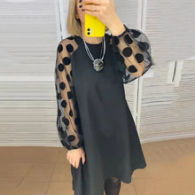 Laden Sie das Bild in den Galerie-Viewer, Elegantes Kleid mit Tupfenmuster
