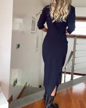 Laden Sie das Bild in den Galerie-Viewer, Elegantes, einfarbiges, plissiertes Kleid mit Rundhalsausschnitt