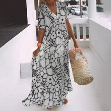 Laden Sie das Bild in den Galerie-Viewer, Kurzarmkleid mit Aufdruck