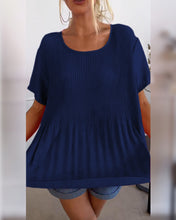 Laden Sie das Bild in den Galerie-Viewer, Schlichte, plissierte Bluse mit Rundhalsausschnitt