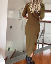 Laden Sie das Bild in den Galerie-Viewer, Elegantes, einfarbiges, plissiertes Kleid mit Rundhalsausschnitt