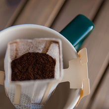 Laden Sie das Bild in den Galerie-Viewer, Kaffeebecher aus Keramik