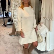 Laden Sie das Bild in den Galerie-Viewer, Einfarbiges Freizeitkleid mit Rundhalsausschnitt