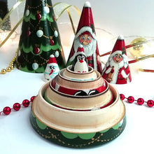 Laden Sie das Bild in den Galerie-Viewer, Gnom Ornament aus Holz