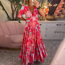 Laden Sie das Bild in den Galerie-Viewer, Taschenkleid mit Blumendruck und V-Ausschnitt