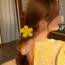 Laden Sie das Bild in den Galerie-Viewer, Mattierter Blumenclip