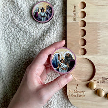 Laden Sie das Bild in den Galerie-Viewer, Rosenkranz aus Holz mit farbigem Spannfutter