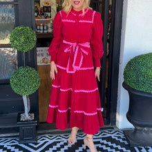 Laden Sie das Bild in den Galerie-Viewer, Langärmliges Kleid mit Spitzeneinsatz