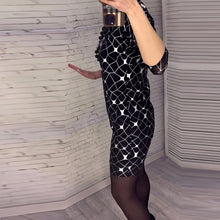 Laden Sie das Bild in den Galerie-Viewer, Slim Fit-Kleid mit Rundhalsausschnitt und Print