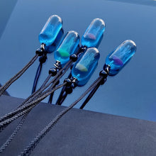 Laden Sie das Bild in den Galerie-Viewer, Harz Quallen Glow Anhänger Halskette