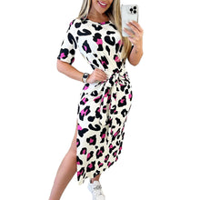 Laden Sie das Bild in den Galerie-Viewer, Bedrucktes Kleid mit kurzen Ärmeln und Schlitz