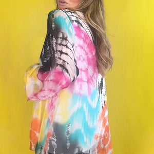 Lässige Batikbluse mit V-Ausschnitt