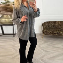 Laden Sie das Bild in den Galerie-Viewer, Einfarbiges Button-Down-Hemd mit Revers
