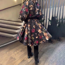 Laden Sie das Bild in den Galerie-Viewer, Kleid mit Blumenprint und Taille