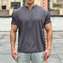 Laden Sie das Bild in den Galerie-Viewer, T-shirt mit kleinem V-Ausschnitt