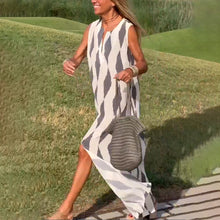 Laden Sie das Bild in den Galerie-Viewer, Langes Kleid mit Schlitz und Rautenmuster