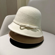 Laden Sie das Bild in den Galerie-Viewer, Fischerhut im Hepburn-Stil